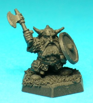 Pose 2. This figure is the mid-level character and he wears a heavy scalemail tunic and an ornate, horned helm. His adventuring pack has even more kit hanging from it and his handaxe is of better quality. His beard has grown significantly!